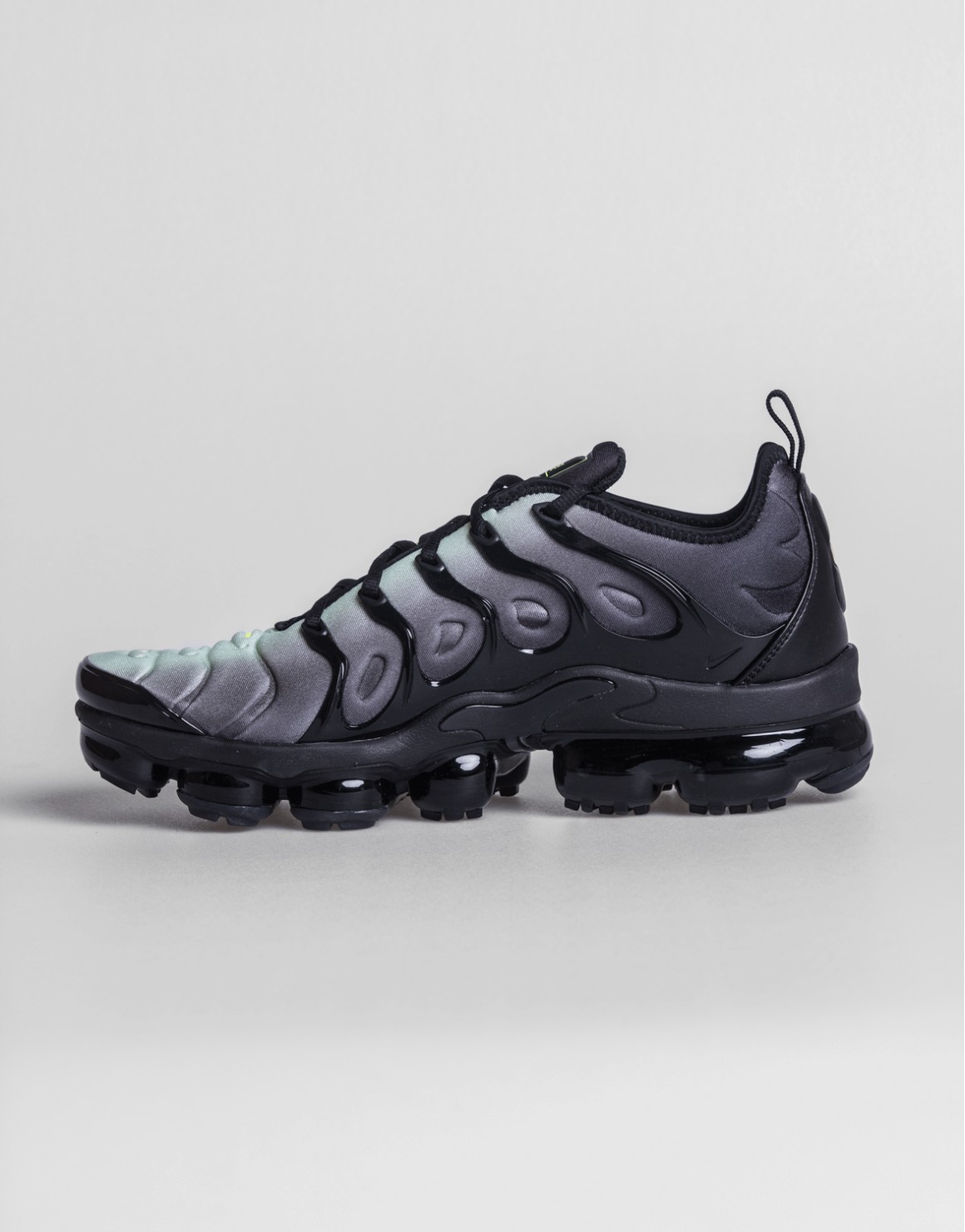 nike air vapormax plus black volt pistachio frost
